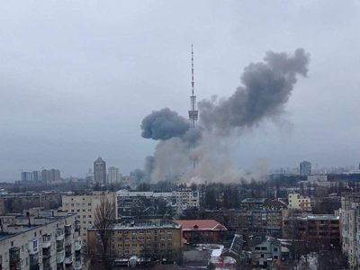 Rusia bombardeó una torre de televisión en Kiev