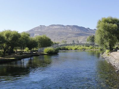Vecinos de Junín de Los Andes se preparan para celebrar la Fiesta Provincial del Río Chimehuín