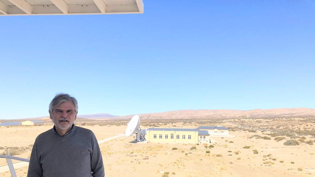 Daniel Filmus en la  Estación Espacial en Neuquén. Fuente: (Twitter)