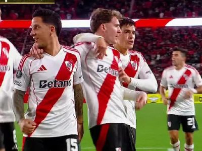 River goleó y clasificó a octavos