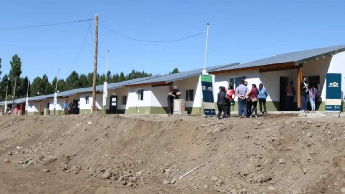 Entrega de viviendas construidas por el estado neuquino. Fuente (Neuquén Informa)