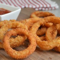 Aros de cebolla crujientes y bien económicos: anotá esta receta deliciosa para disfrutar con el partido de la selección