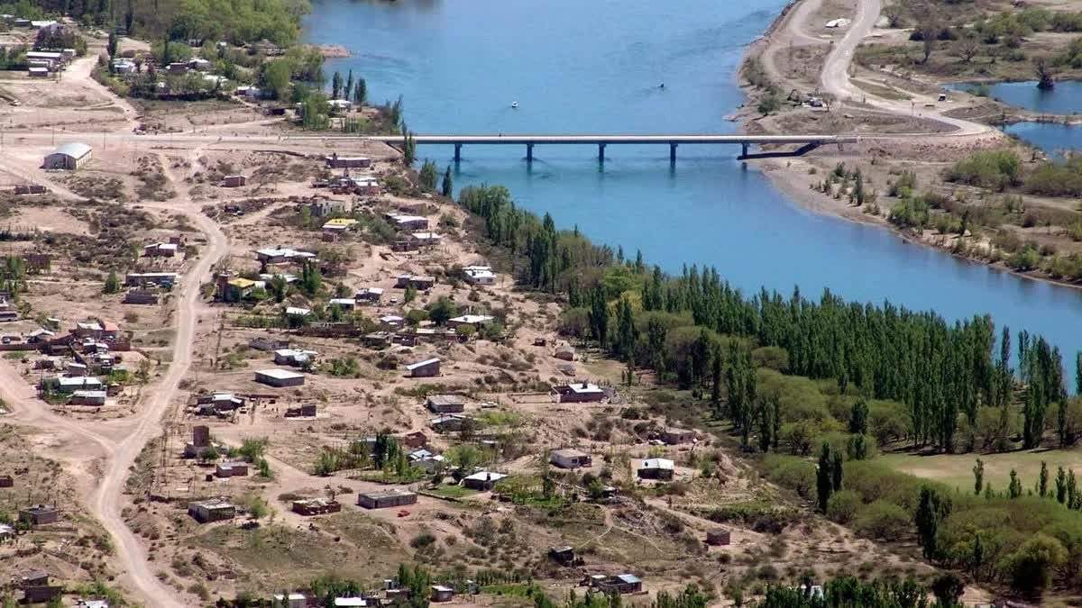 La localidad de Las Perlas frente al Río Limay. Fuente: (Twitter)