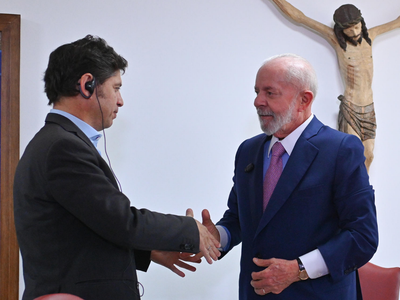 El golpe sobre la mesa de Axel Kicillof al visitar a Lula Da Silva