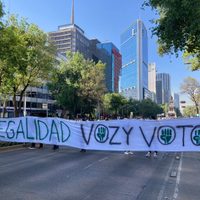 Alumnos realizan plantón pacífico en el Senado para resolver conflicto en el CIDE