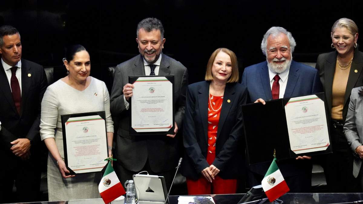 Laura Elena Carrillo Cubillas, Carlos Eugenio García de Alba Zepeda, Laura Itzel Castillo y Alejandro Encinas