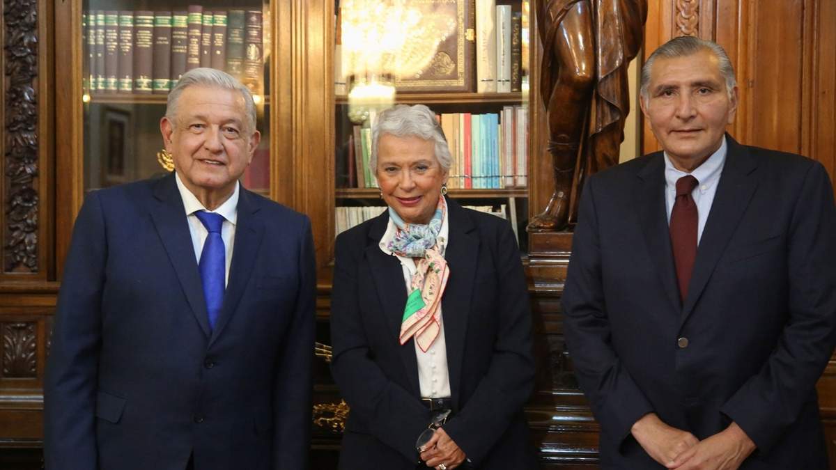 El presidente anunció en sus redes sociales la salida de Sánchez Cordero y la llegada de López Hernández