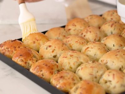 Receta en 5 minutos: si sos team salado, estos pancitos de salame y queso en sartén te van a encantar