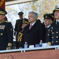 AMLO inaugura festejos del Colegio Militar en medio del caos por la captura de Ovidio en Culiacán