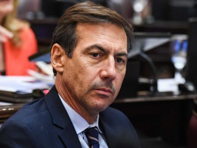 Naidenoff salió al cruce de Cafiero: "Es muy fácil hablar desde la comodidad de tu escritorio"