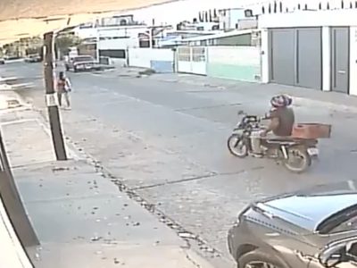 Un motociclista ataca con picahielos a una mujer en San Luis Potosí (Video)