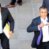 Festeja El Bronco su primer informe al estilo priista
