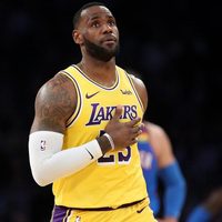 La extraña postura de Lebron James por el coronavirus