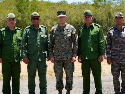 Jefes militares de EU y Cuba se reúnen en las inmediaciones de la Bahía de Guantánamo