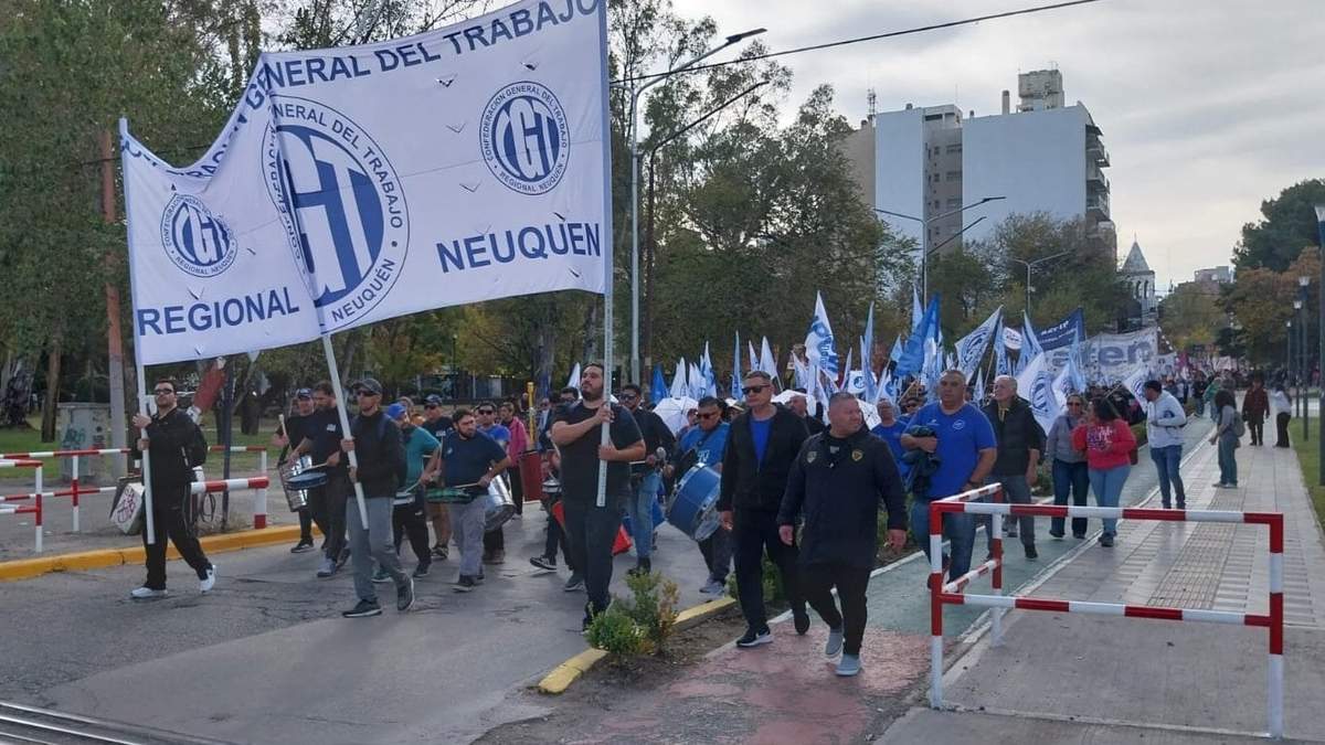 La CGT concentra a las 13 y marcha desde las 15 contra la reforma laboral. Fuente: (La Voz del Neuquén)
