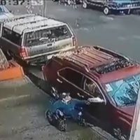 Cae otra vez el "Ruedas Mágicas", sujeto en silla de ruedas que roba autopartes en la CDMX