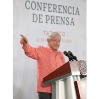 AMLO aumentará salario a maestros, personal de salud, soldados y marinos... pero en 2024