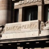 La inflación y la guerra en Medio Oriente forman la “tormenta perfecta” para Banxico