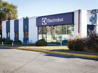 Una empresa cierra su producción de heladeras y 150 operarios podrían quedar sin trabajo