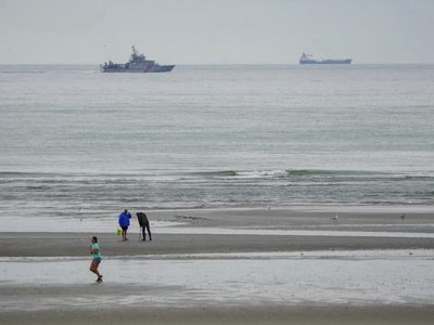 Mueren ocho migrantes que intentaban cruzar el Canal de la Mancha desde Francia