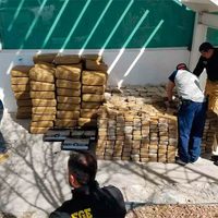 Caen un agente de tránsito y tres personas con 2.2 toneladas de mariguana que iba a Chicago