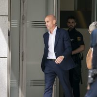 Luis Rubiales fue detenido en Madrid y luego liberado; será citado a declarar