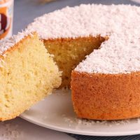 Sin harina y sin azúcar: hacé esta tortita de coco con solo 5 ingredientes para comenzar bien el día