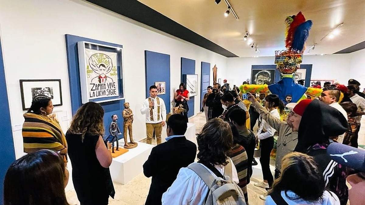 Asistentes a la exposición “¡Zapata vive!” en el Museo Nacional de las Culturas Populares