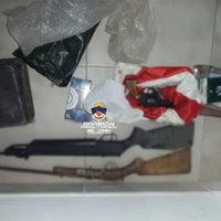 La policía detuvo a una persona y secuestró armas en un allanamiento en Plottier