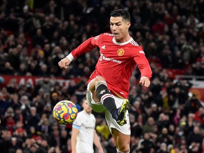 Cristiano Ronaldo no se va del Manchester United, asegura su técnico
