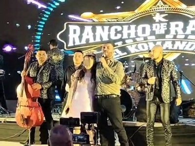 El Komander ameniza los XV años de hija de alcalde morenista en Hidalgo (Video)