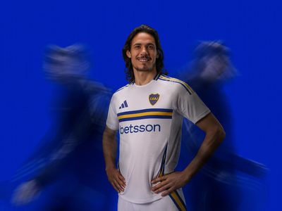Con Cavani y Advíncula como modelos: Boca presentó su nueva camiseta alternativa