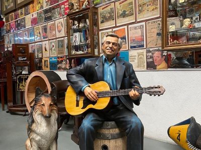 82 días de gestión y ya hicieron una estatua de Alberto Fernández