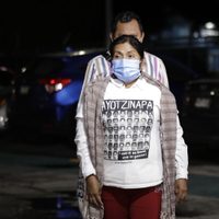 “Vamos a seguir en pie de lucha", advierte madre que cuestionó a Murillo Karam en audiencia