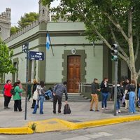 Trabajadores del EPAS denunciaron despidos masivos y se concentraron en Casa de Gobierno