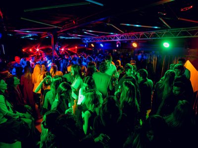 Indignante: más de 1200 personas asistieron a una fiesta clandestina en Lomas de Zamora