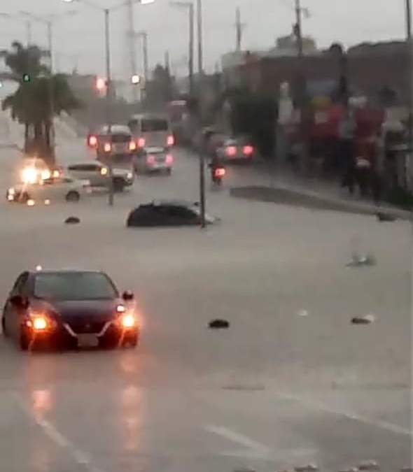 Lluvia en Puebla provoca inundaciones, caídas de bardas y árboles