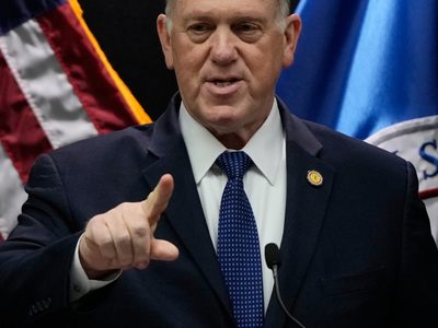 Zar fronterizo de Trump anuncia que 700 agentes de inmigración dejarán Minnesota de inmediato