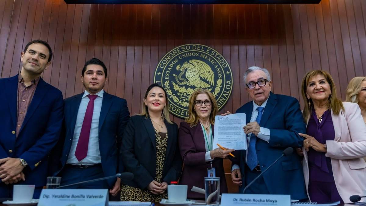 Rubén Rocha Moya entregó al Congreso de Sinaloa el plan de reactivación económica