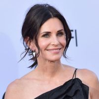 Courteney Cox sale a la calle con un estilo "Mónica Geller" y los fans de Friends se dan cuenta