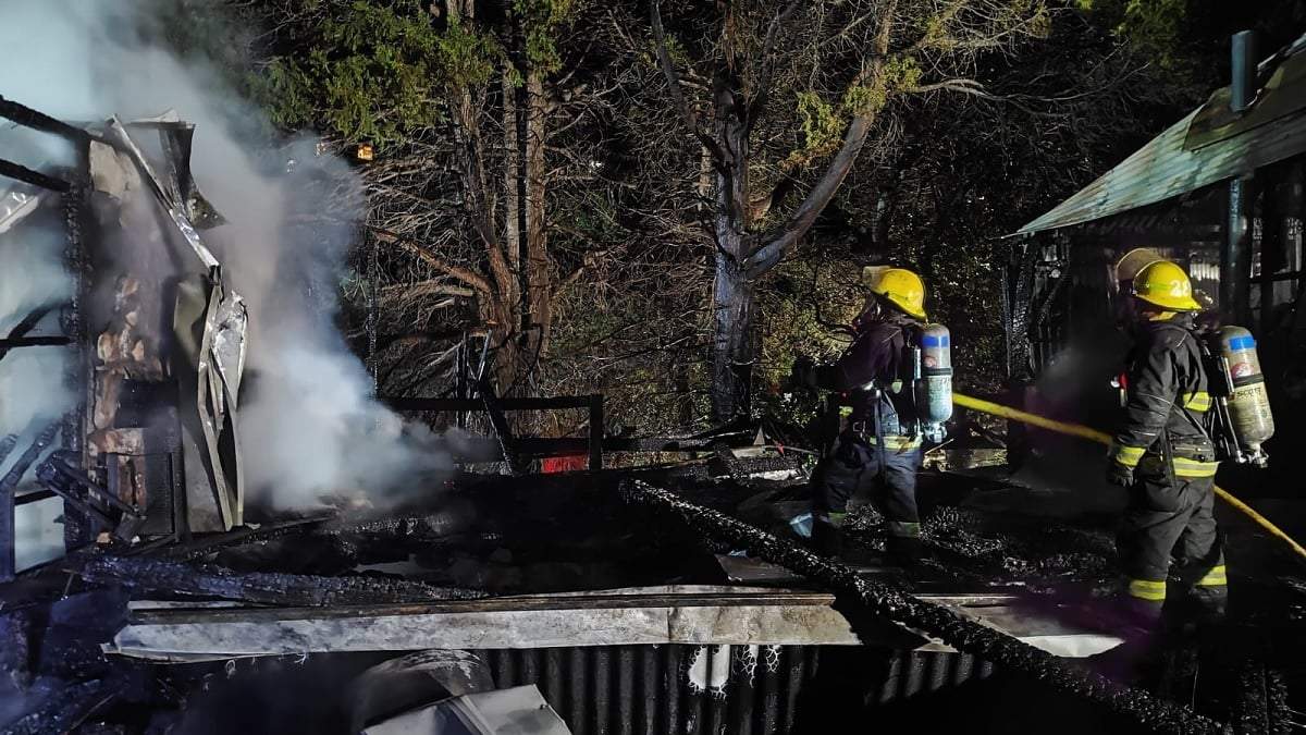 Los daños en la vivienda fueron totales. Fuente (Bomberos Voluntarios SMA)