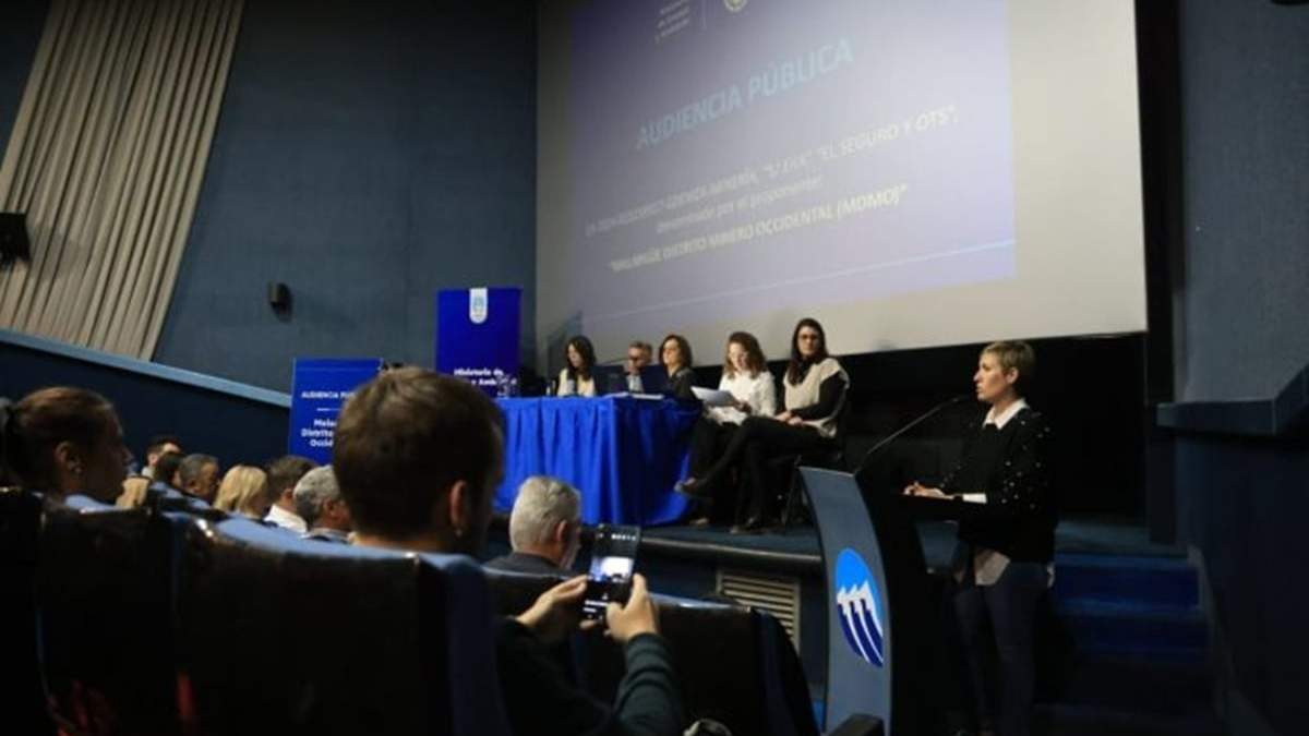 La audiencia combinará participación presencial y virtual, con transmisión en vivo por YouTube.