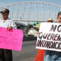 Bloquean Paso Exprés por inacción de la SCT y ante el riesgo de un nuevo socavón
