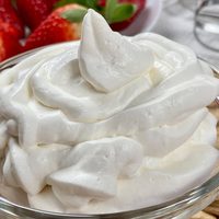 El truco de los expertos chef para lograr una crema chantilly perfecta, sedosa y que se mantenga bien firme