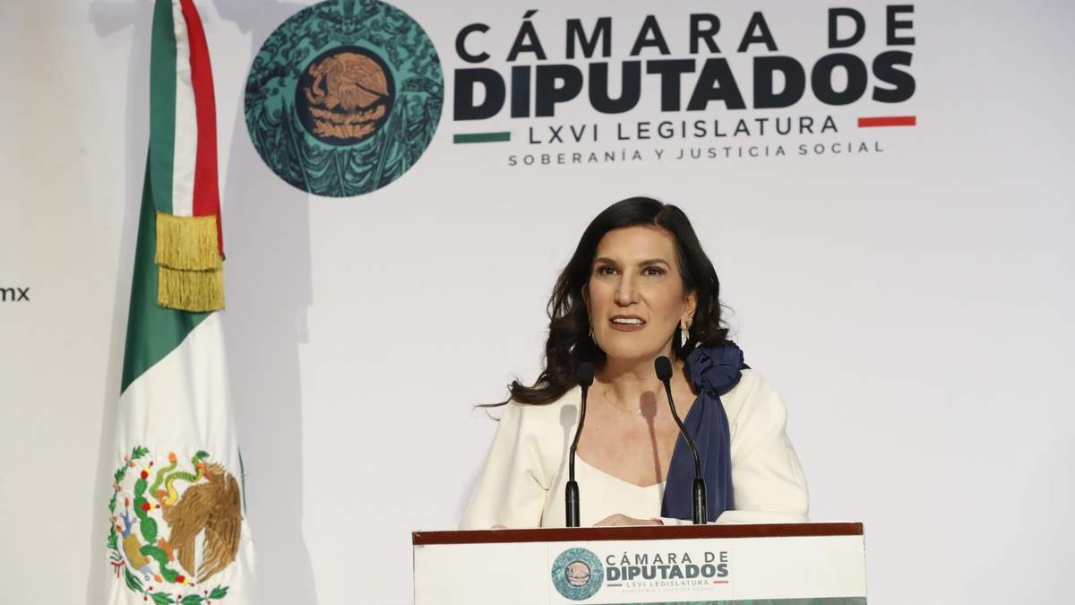 La presidenta de la Mesa Directiva de la Cámara de Diputados, Kenia López Rabadán