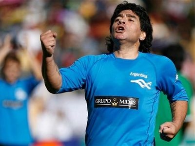 Subastarán el balón con el que Maradona anotó “la mano de Dios” y “el gol del siglo”