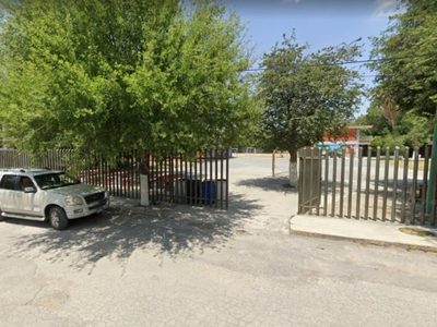 Hallan frente a una secundaria los restos de dos guardias de una prisión de NL