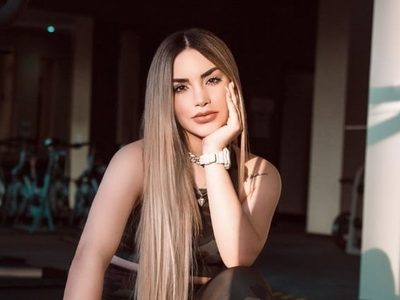 ¡Te deja ciego! Kimberly Loaiza apuesta a lo fuerte con este vestido rojo. ¡UFF!