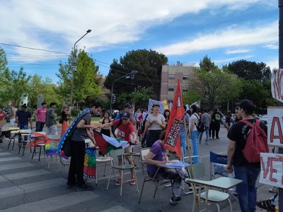Veto presidencial a la Ley de financiamiento universitario: estudiantes cortaron Leloir y el jueves hay paro en las universidades