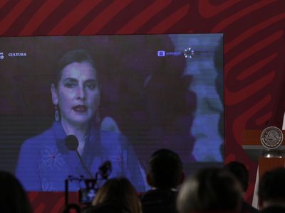 AMLO niega que Beatriz Gutiérrez Müller aspire a un cargo: "va a seguir como investigadora"